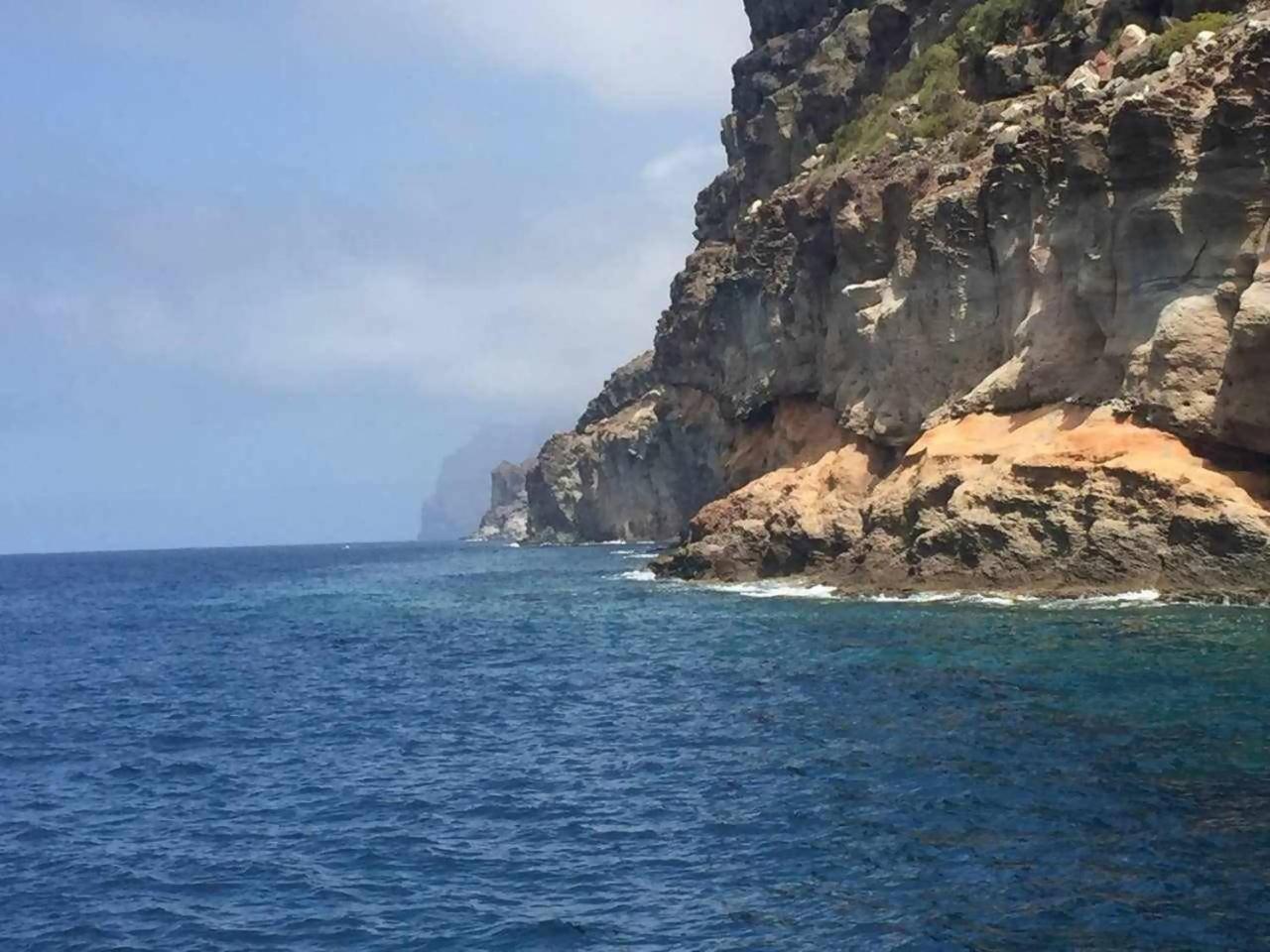 Precioso Yate En El Centro Del Puerto De Mogan Exterior foto